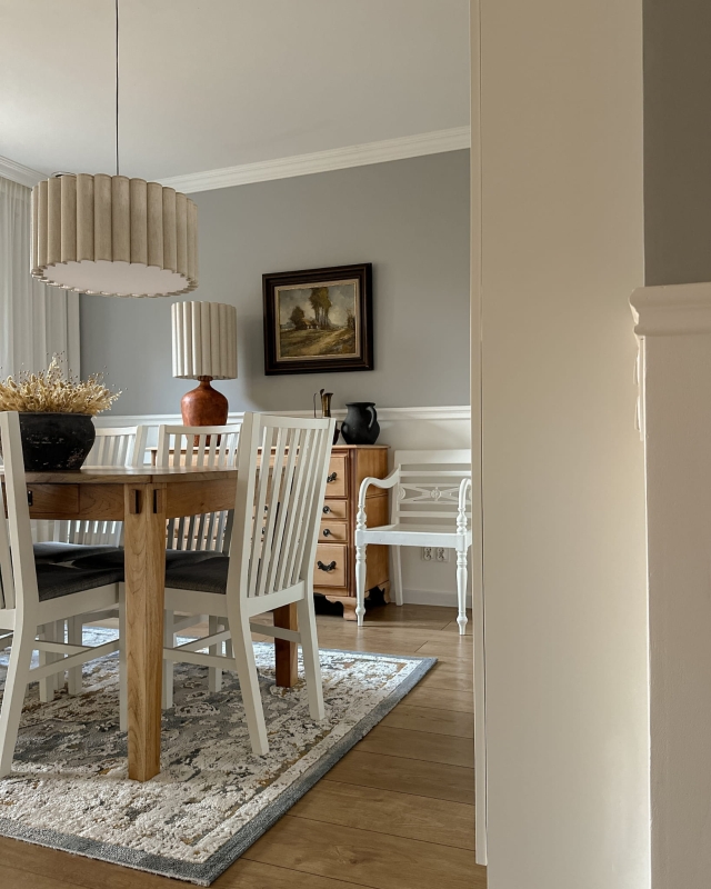 Lniany pofalowany abażur z pergaminową blendą ONDE 50 cm - aranżacja