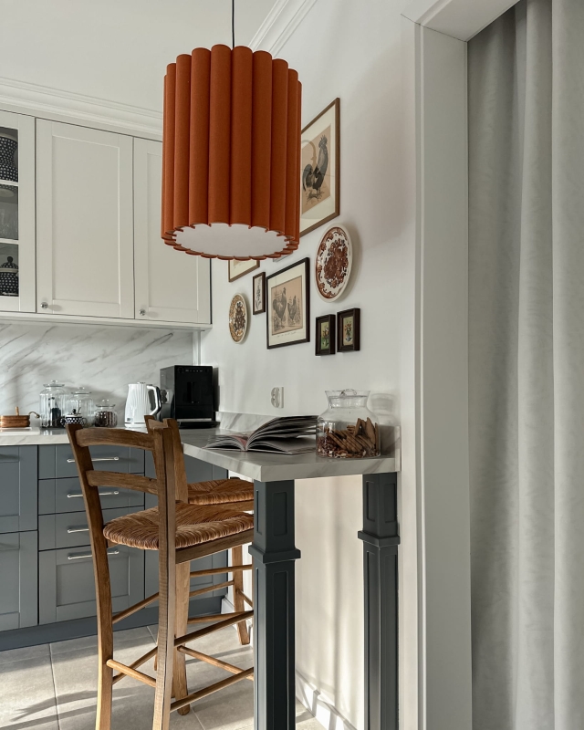 Pomarańczowy lniany abażur tuba 35 cm ONDE - aranżacja