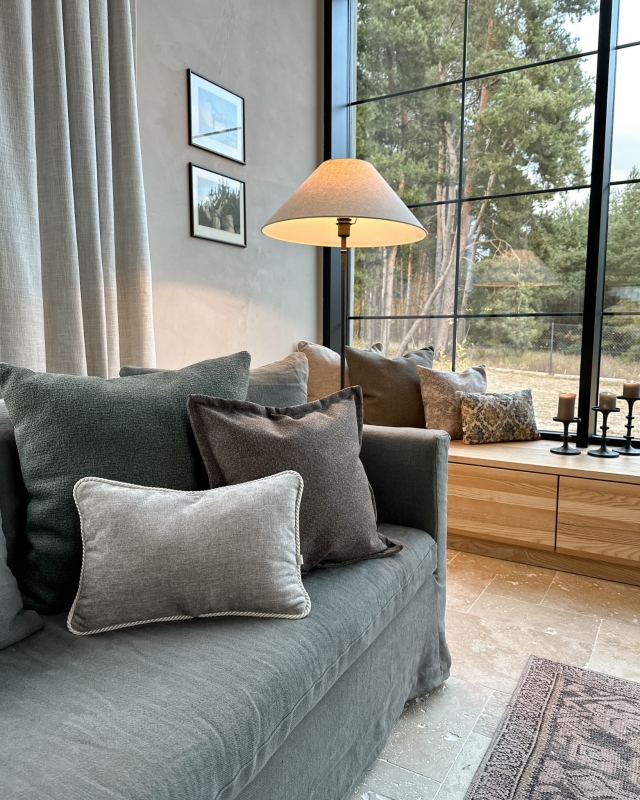 Duża butelkowozielona poduszka pleciona LAS 60x60 cm - aranżacja