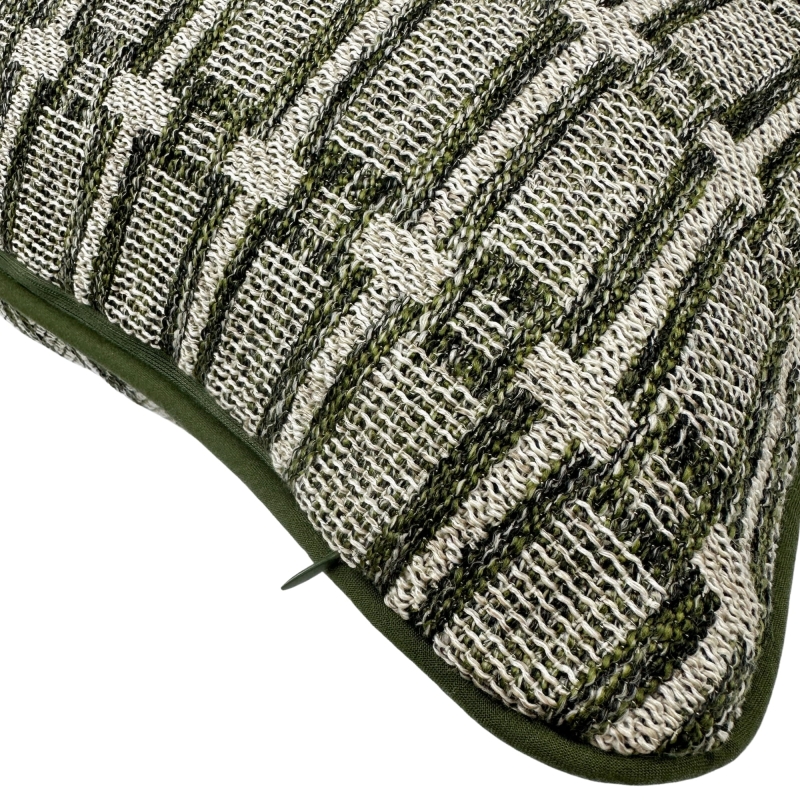 Mała zielona poszewka z geometrycznym wzorem ALOE 30x45 cm - detal