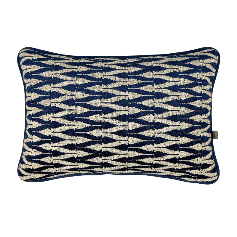 Mała granatowa poszewka na poduszkę ze geometrycznym wzorem VERSO II - 30x45 cm.