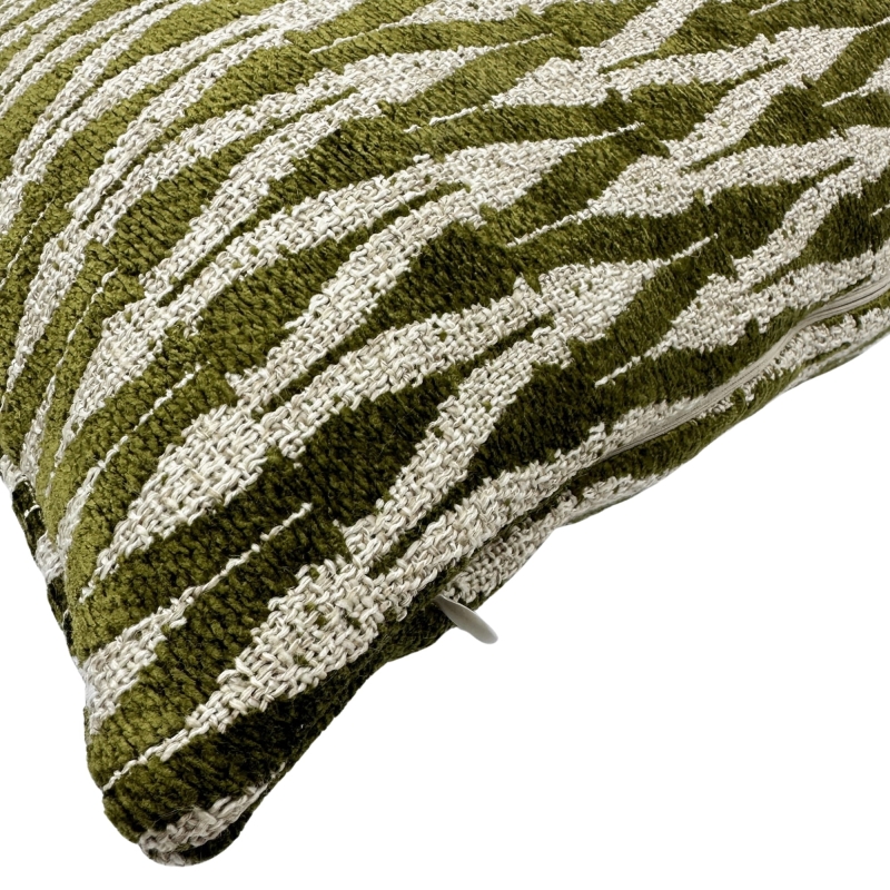 Mała zielona poszewka z geometrycznym wzorem VERSO III - 30x45 cm - detal