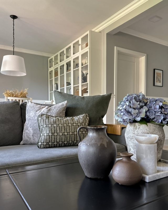 Duża butelkowozielona poduszka pleciona LAS 60x60 cm - aranżacja