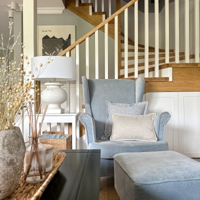 Szara poszewka na poduszkę z delikatnym splotem GRIS 45x45 cm - aranżacja