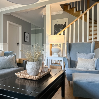 Szara poszewka na poduszkę z delikatnym splotem GRIS 45x45 cm - aranżacja