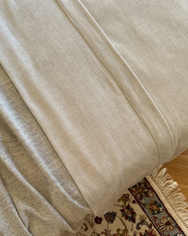 Szarobeżowa narzuta na łóżko szenilowa KLASYK - aranżacja