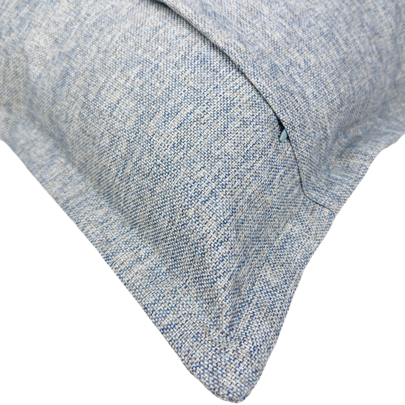 Błękitna poszewka na poduszkę z plecionki z obszyciem LEA 30x45 cm - detal.