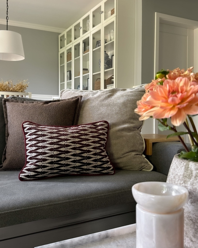 Brązowo-bordowy zestaw poduszek na kanapę No. 2