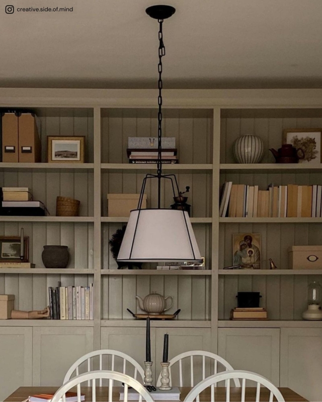 Czarna lampa wisząca modern farmhouse AMBER w aranżacji jako lampa nad stół.