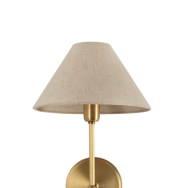 Mosiężny szczotkowany kinkiet z szerokim lnianym abażurem BASIC - detal abażura.