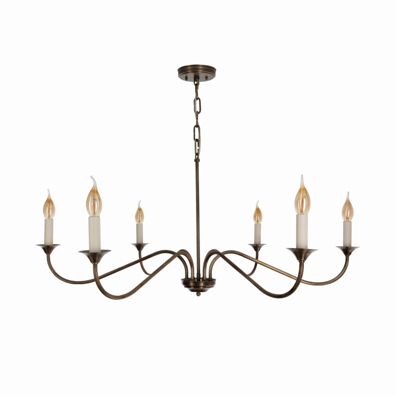 Elegancki mosiężny żyrandol postarzany POSH z oprawkami w kształcie świec.