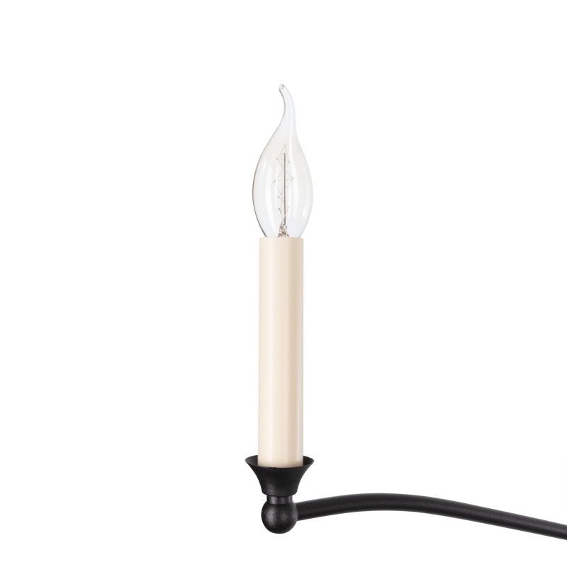 Czarny żyrandol gięty z oprawkami w kształcie świec SPLENDID - detal ozdobnej oprawki.