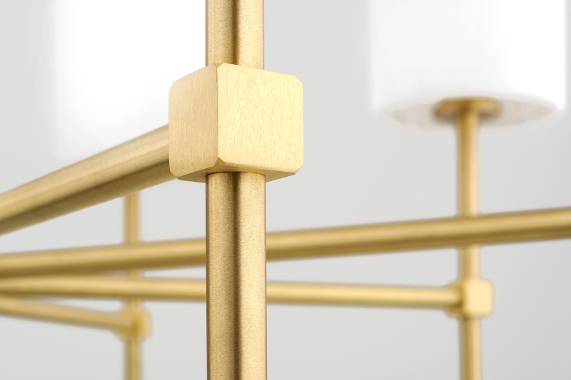 Mosiężny żyrandol z 8 białymi abażurami welurowymi ABRUZZO - detal konstrukcji.