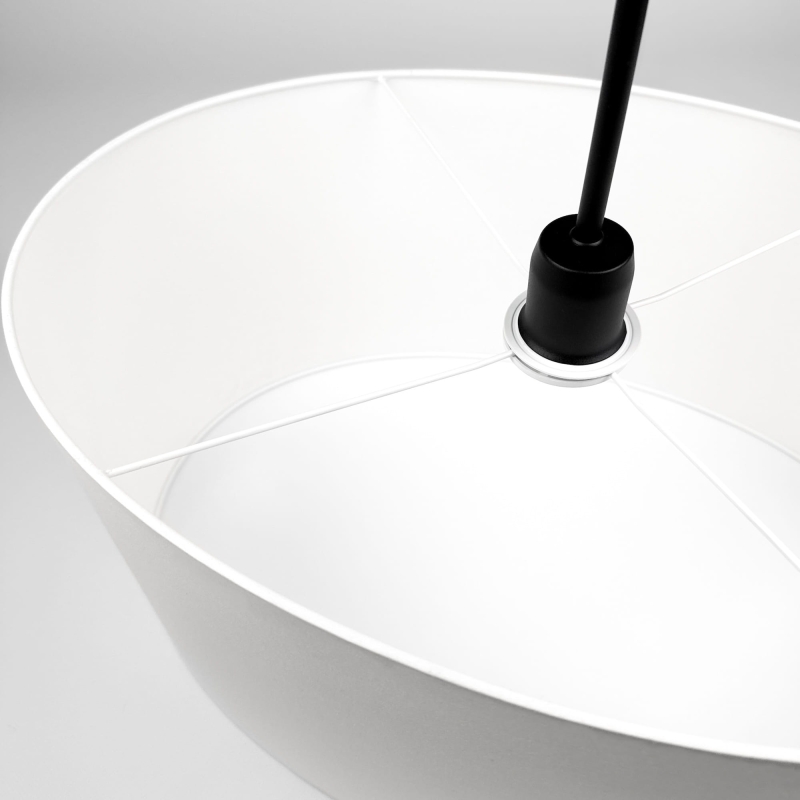 Czarna owalna lampa wisząca na łańcuchu z białym abażurem SILIA BLACK III biały