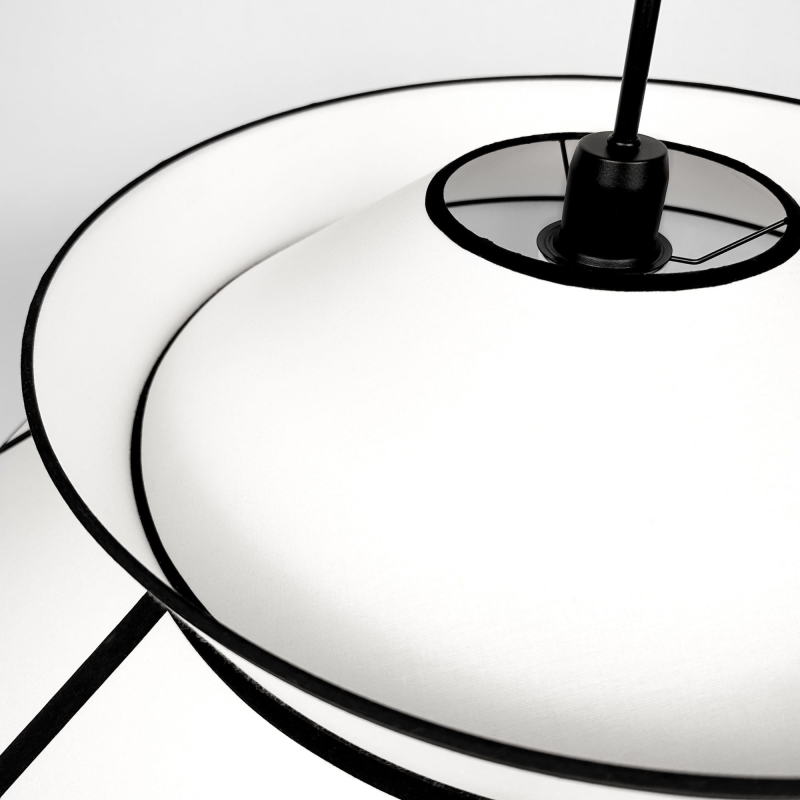 Duża biało-czarna lampa wisząca na łańcuchu ONVI II