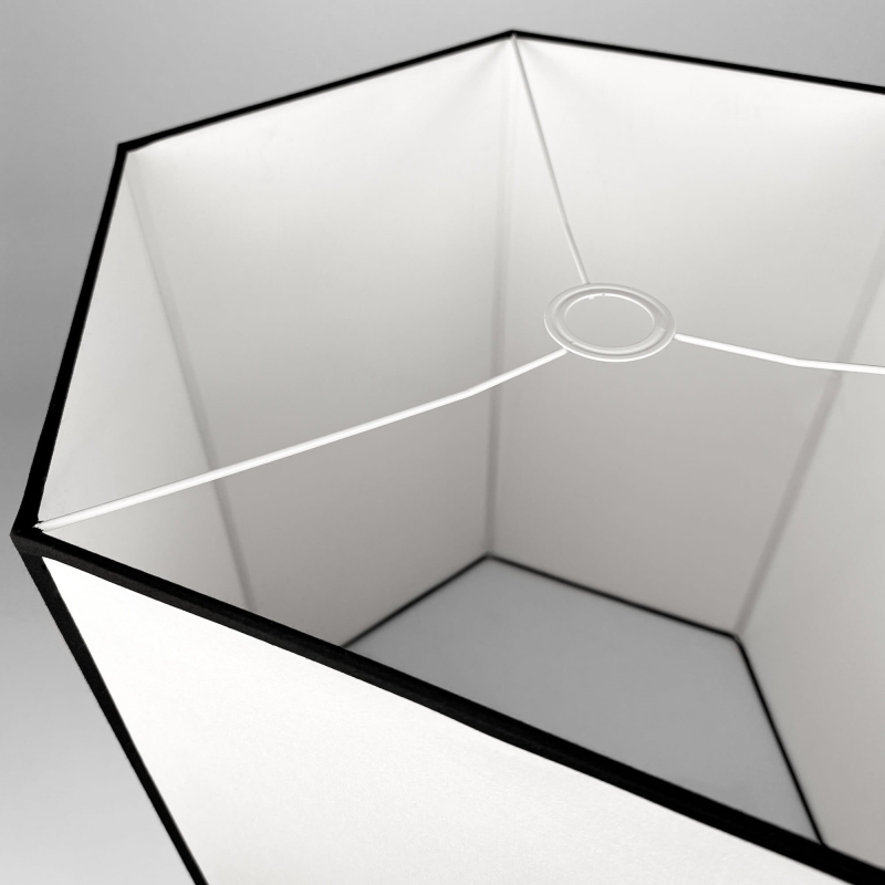 Duży biało-czarny abażur sześciokątny GABIA 52 cm - stelaż.