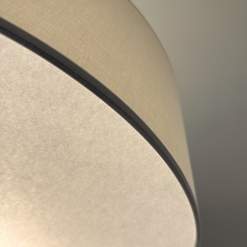 Duża biała lampa wisząca z białą blendą z pergaminu BASE III - detal