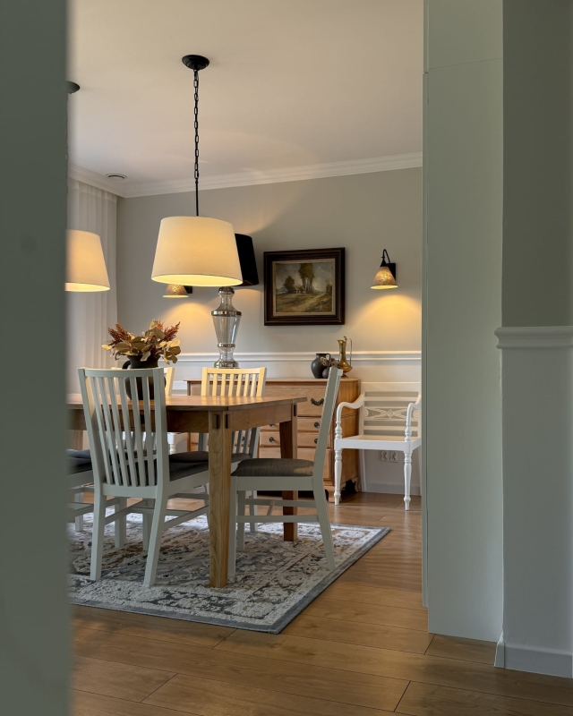 Stożkowy abażur w odcieniu złamanej bieli do lampy wiszącej BASE 45 cm