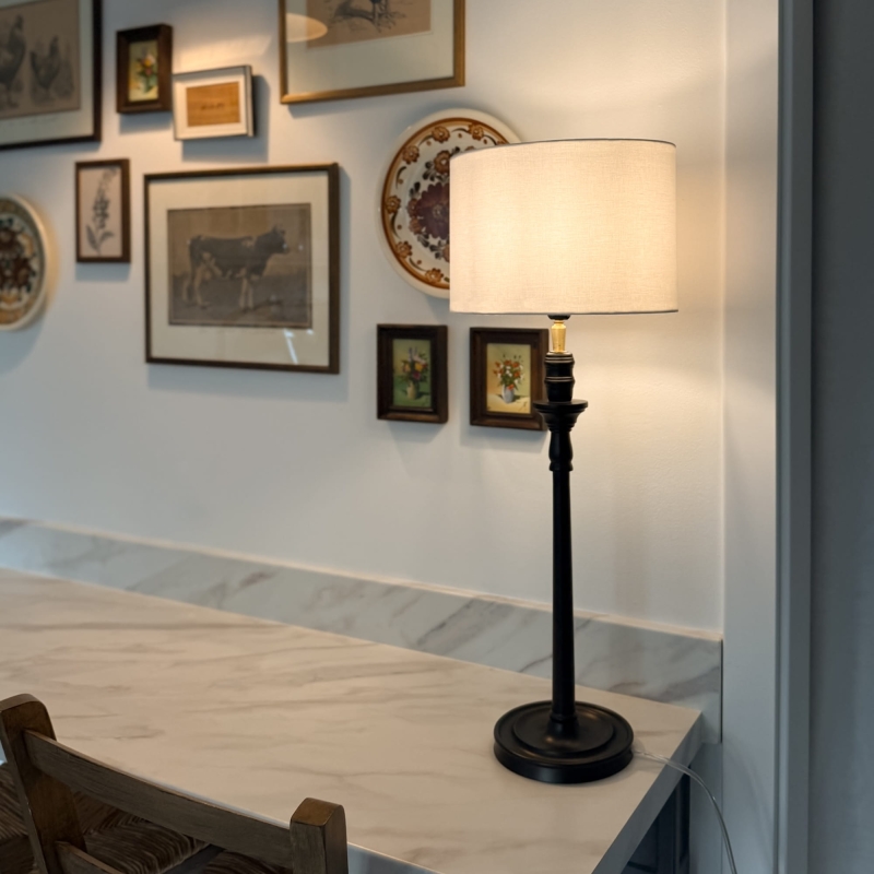 Owalny abażur w kolorze złamanej bieli do lampy stołowej BASE 25 cm.