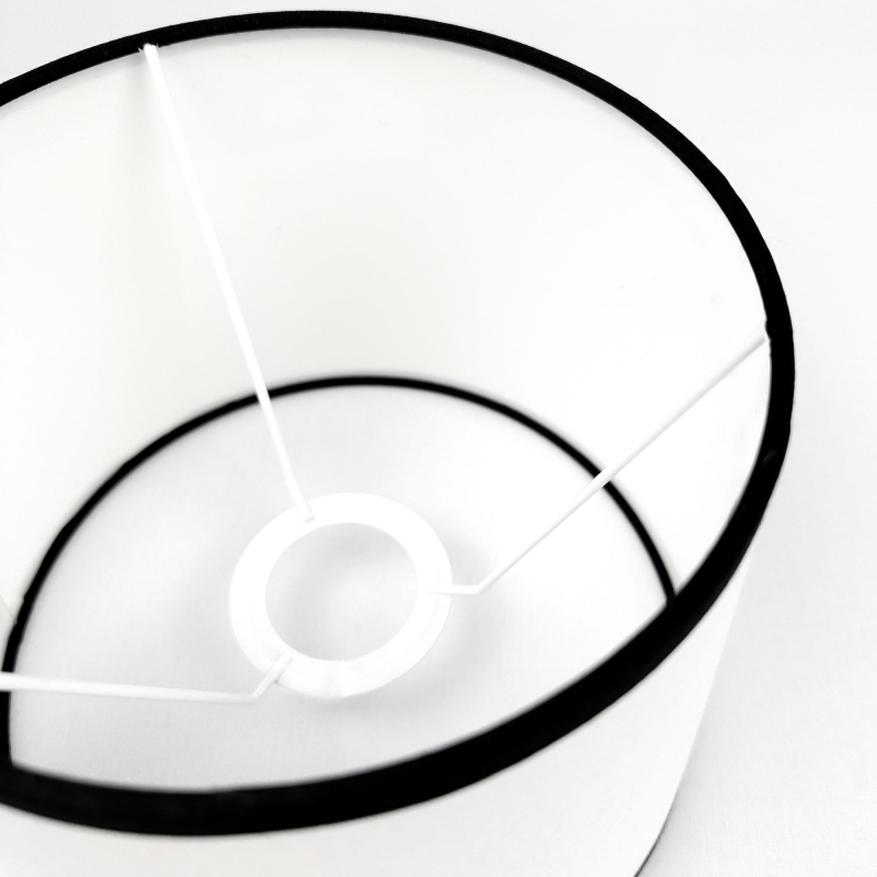 Mały stożkowy abażur biało-czarny 20 cm BASE - detal