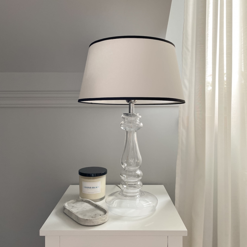 Biało-czarny abażur stożkowy do lampy stołowej stożek 35 cm BASE - aranżacja