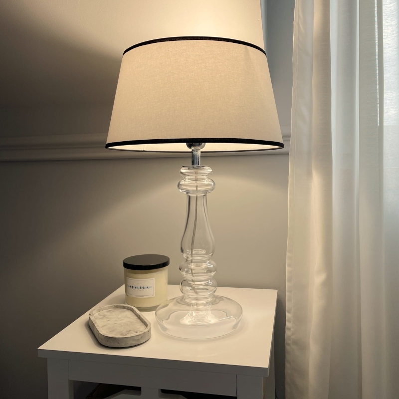 Biało-czarny abażur stożkowy do lampy stołowej stożek 35 cm BASE - aranżacja