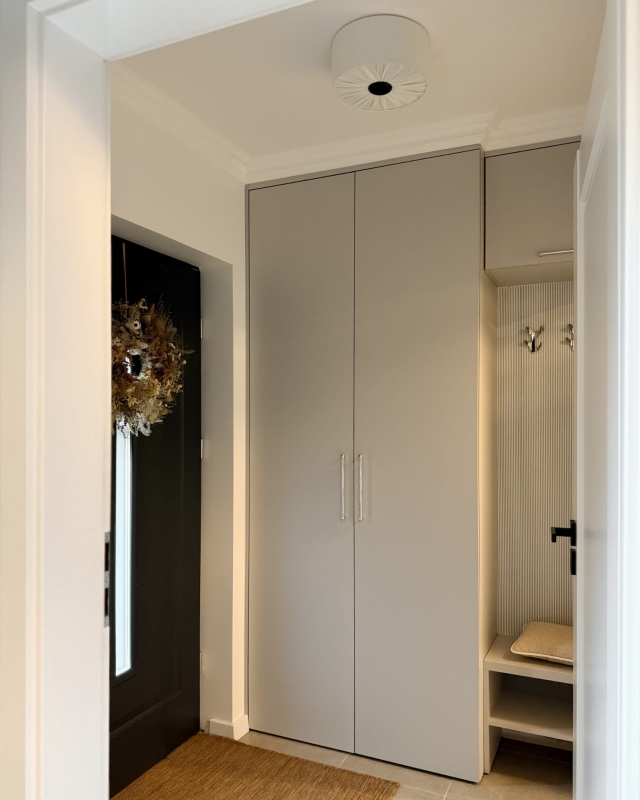 Elegancka lampa sufitowa w kolorze złamanej bieli PLISE BLACK I.