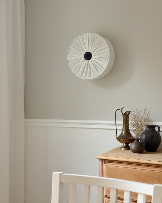 Elegancki kinkiet w kolorze złamanej bieli PLISE BLACK II.