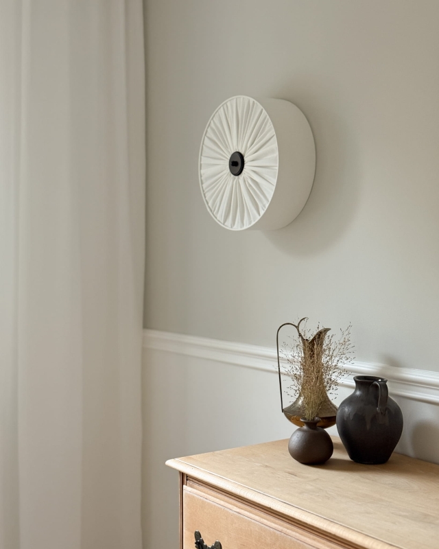 Elegancki kinkiet w kolorze złamanej bieli PLISE BLACK II.