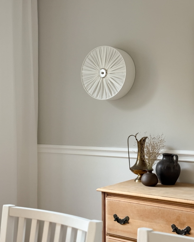 Elegancka lampa ścienna w kolorze złamanej bieli PLISE SILVER II.