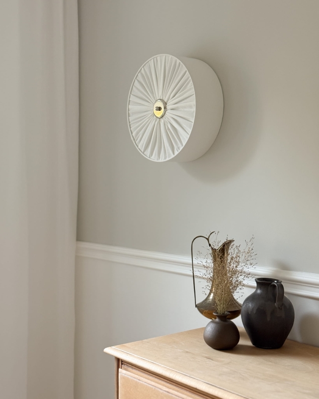 Elegancka lampa ścienna w kolorze złamanej bieli PLISE SILVER II.