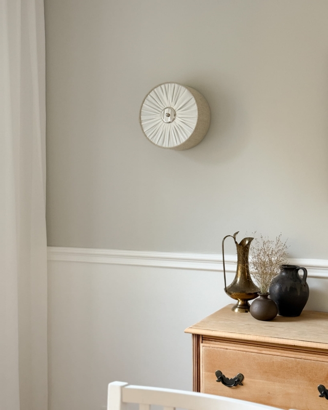 Elegancki lniany kinkiet z marszczoną blendą PLISE SILVER I.