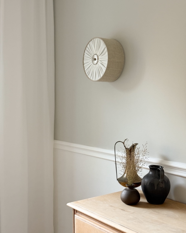 Elegancki lniany kinkiet z marszczoną blendą PLISE SILVER I.