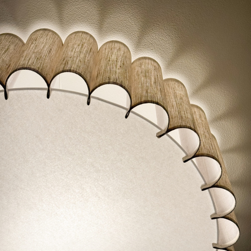 Lniana lampa sufitowa z pofalowanym brzegiem ONDE - detal.