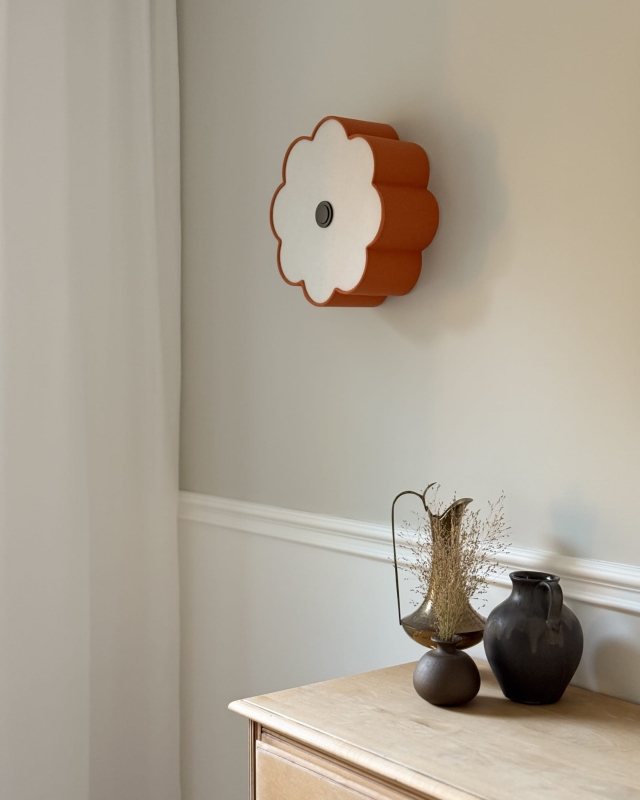 Pomarańczowy kinkiet w kształcie kwiatu AUREA BLACK.