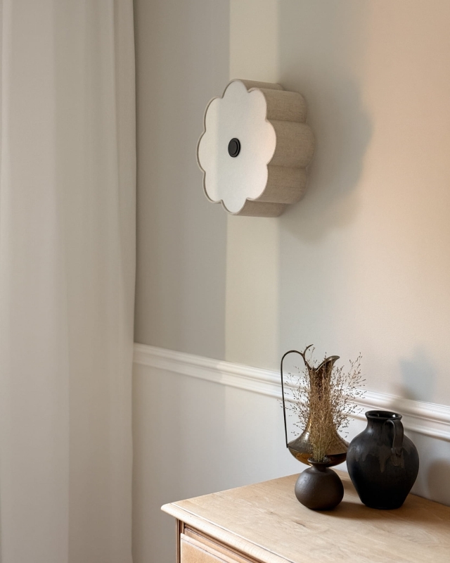 Lniany kinkiet w kształcie kwiatu AUREA BLACK.