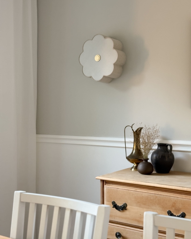 Lniany kinkiet w kształcie kwiatu AUREA GOLD.