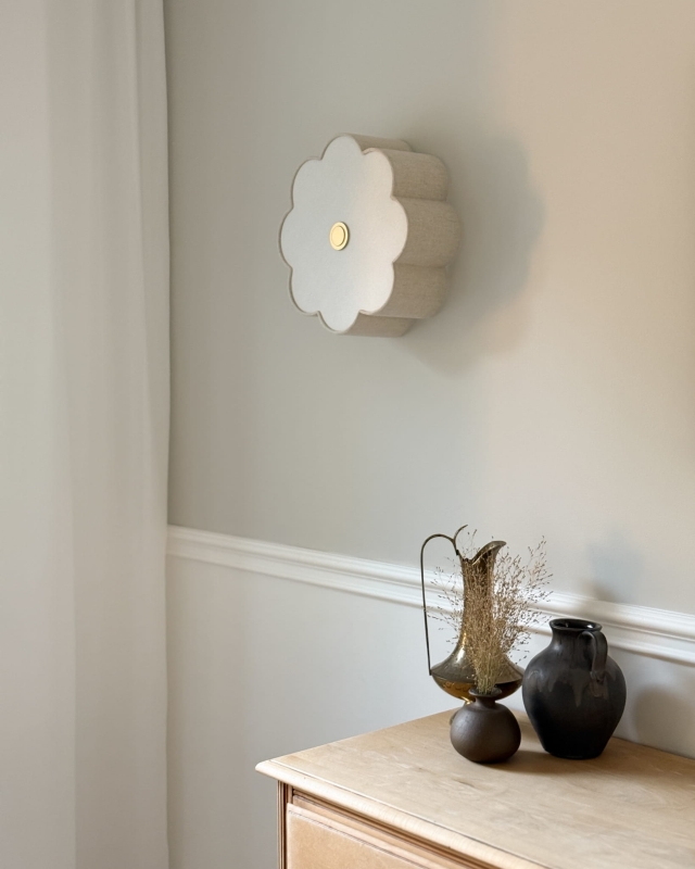 Lniany kinkiet w kształcie kwiatu AUREA GOLD.