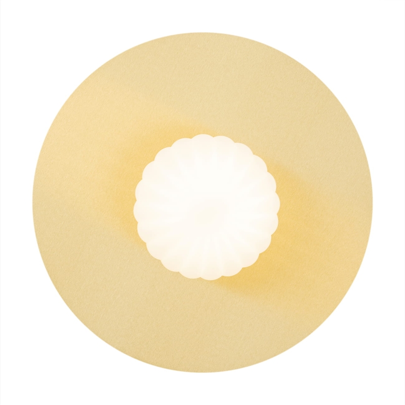 Mosiężna lampa talerz z kulą z mlecznego szkła ryflowanego PALOMA.