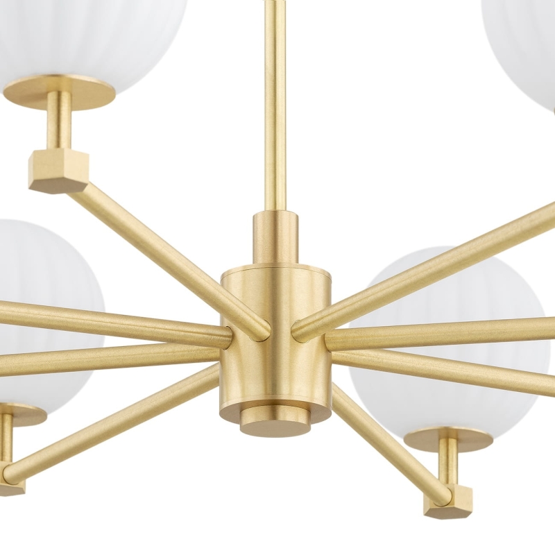 Ośmioramienny żyrandol mosiężny z kulami z mlecznego szkła ryflowanego PALOMA 8 - detal.