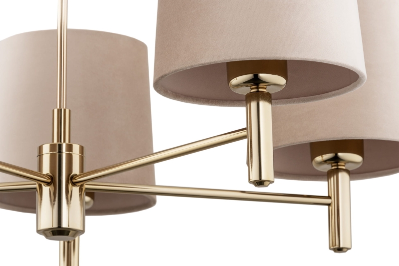 Pięcioramienny łoty żyrandol ze stali mosiądzowanej z beżowymi abażurami PONTE PLUS 5.