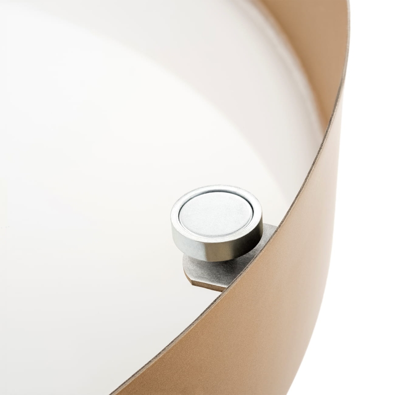 Okrągły złoty plafon sufitowy LED o średnicy 34 cm TIAMO - klosz montowany na magnes.