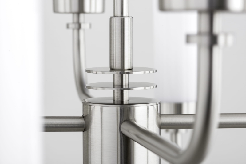 Duży srebrny niklowany żyrandol dwunastoramienny z kloszami z mlecznego szkła PRESTON 12.