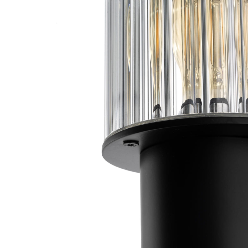 Czarna wysoka lampa słupek ogrodowy NORFOLK z aluminium i ryflowanego szkła.