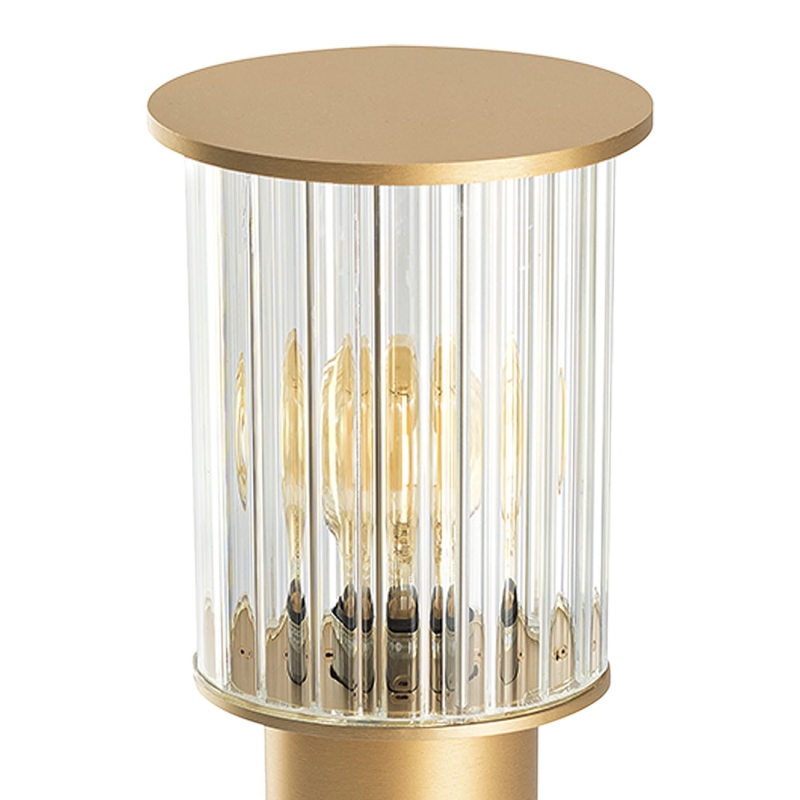 Złota lampa słupek ogrodowy NORFOLK z aluminium i ryflowanego szkła.