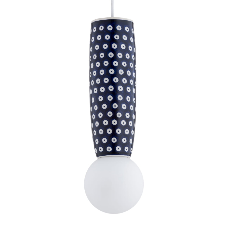 Kobaltowa lampa wisząca z ceramiki bolesławieckiej z klasycznym wzorem prostych białych kropek na kobaltowym tle BOLL 8937.