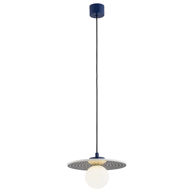 Granatowa lampa wisząca z ceramiki bolesławieckiej z klasycznym wzorem prostych białych kropek na kobaltowym tle i kulistym mlecznym kloszem BOLL 8950.