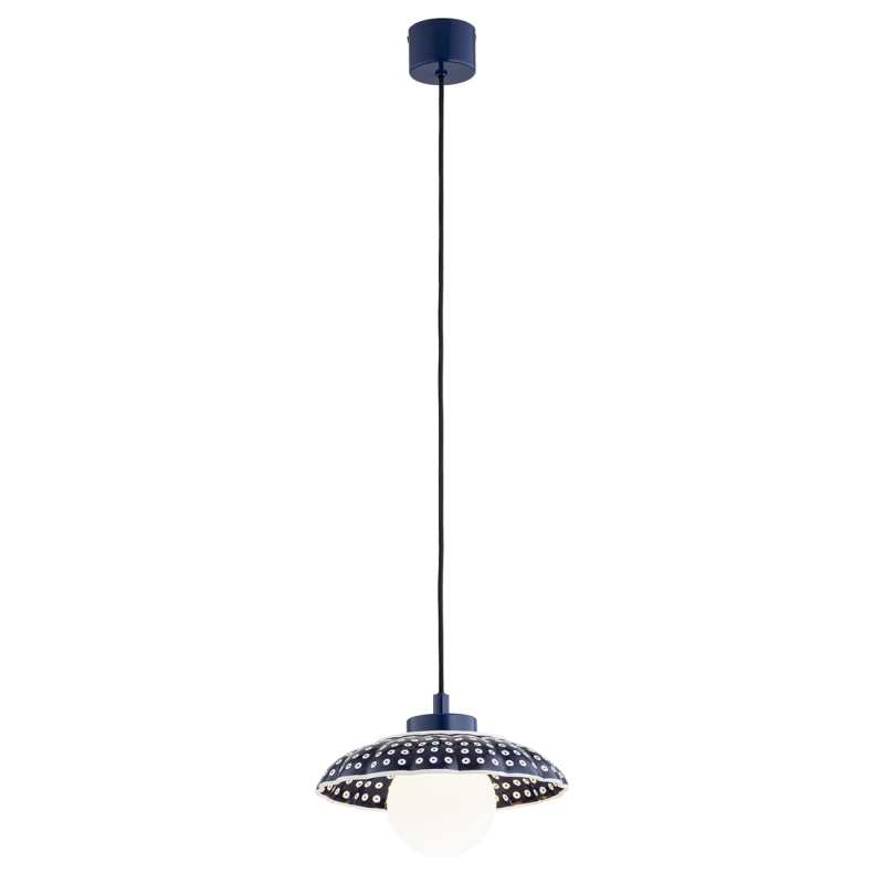 Granatowa lampa wisząca z ceramiki bolesławieckiej z z kloszem w kształcie muszli i mleczną kulą BOLL 8948.