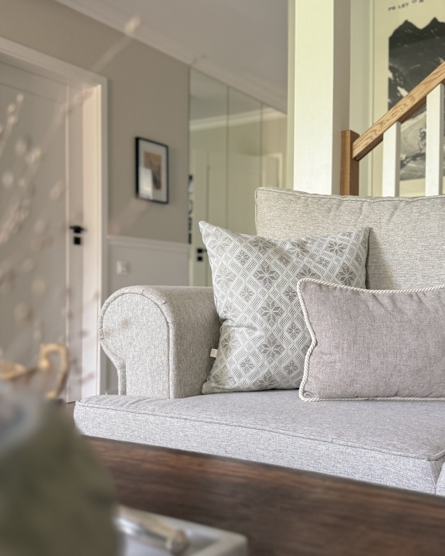 Beżowo-szałwiowy zestaw poduszek w drobny wzór No. 14.