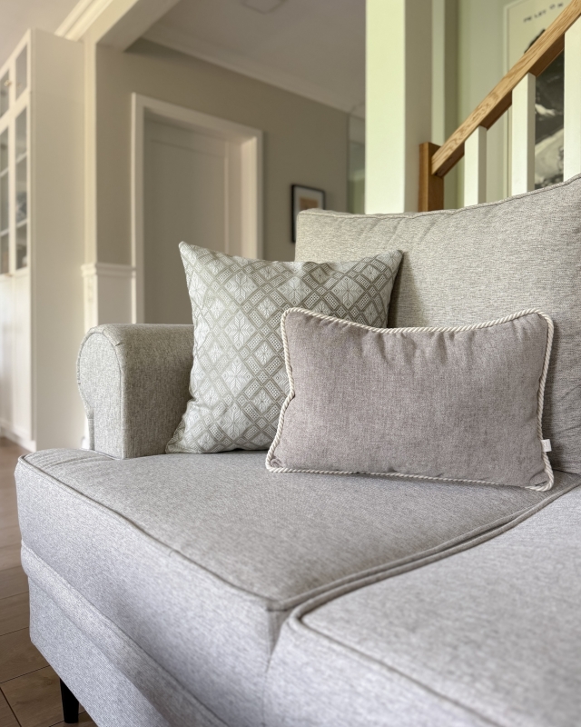 Beżowo-szałwiowy zestaw poduszek w drobny wzór No. 14.